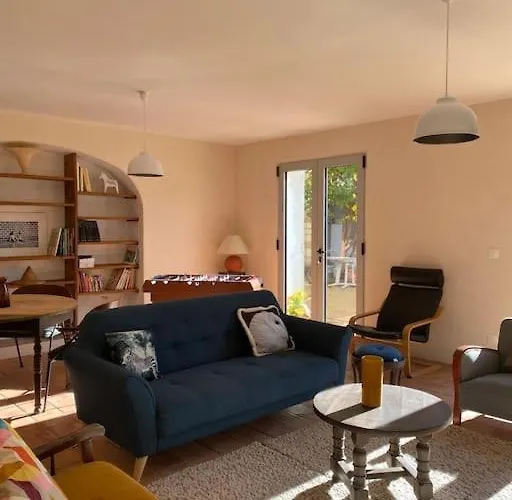 Frühstückspension Le Nomade En Provence 3*
