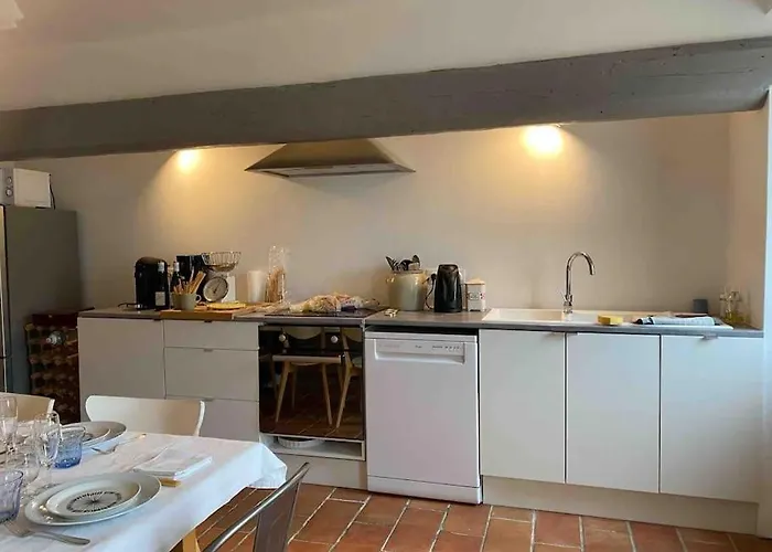 Frühstückspension Le Nomade En Provence 3*