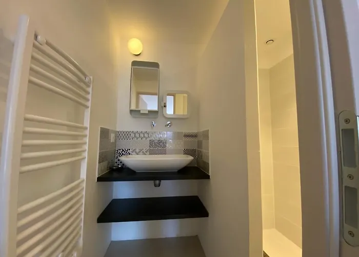 Frühstückspension Le Nomade En Provence 3*